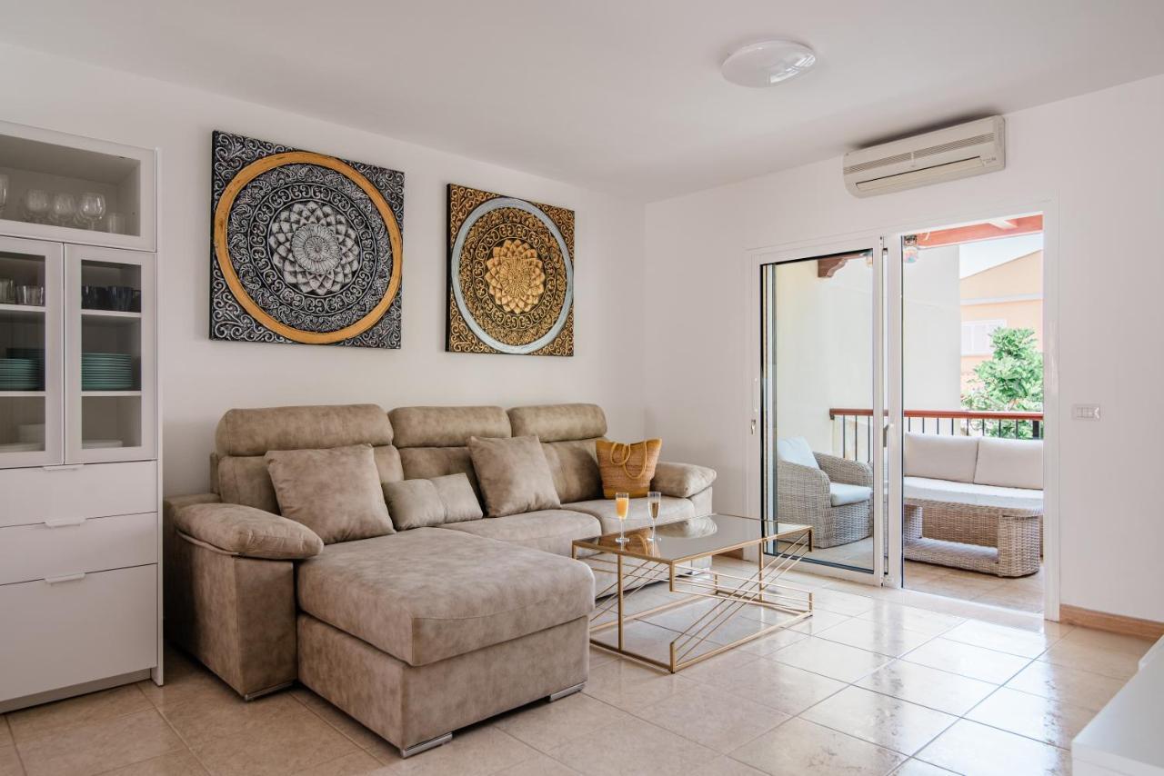 Comfortable 4-Bedroom Villa With Private Gardens Costa Adeje  Luaran gambar
