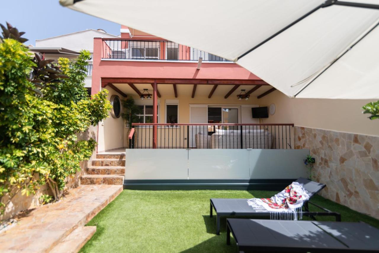 Comfortable 4-Bedroom Villa With Private Gardens Costa Adeje  Luaran gambar