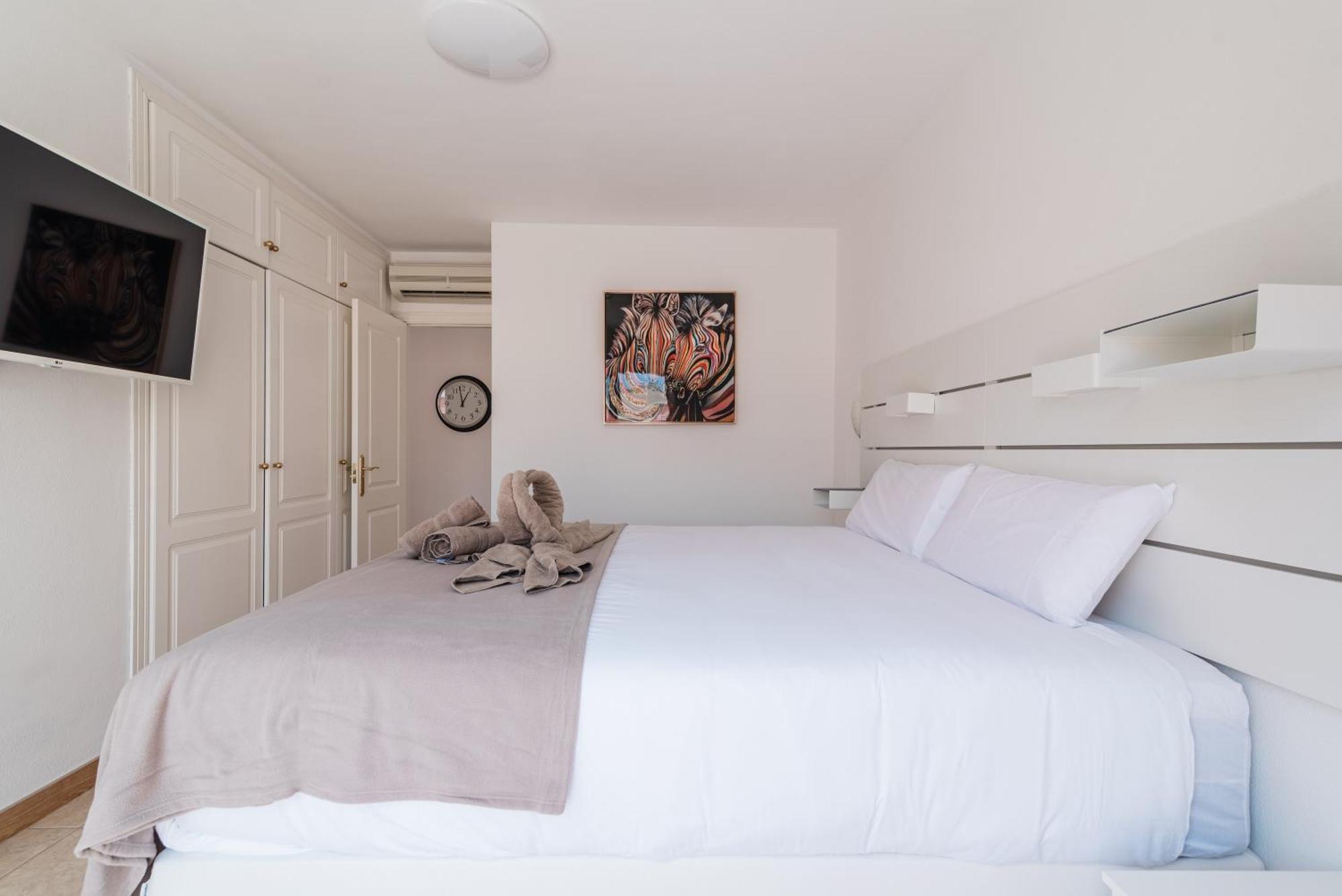 Comfortable 4-Bedroom Villa With Private Gardens Costa Adeje  Luaran gambar