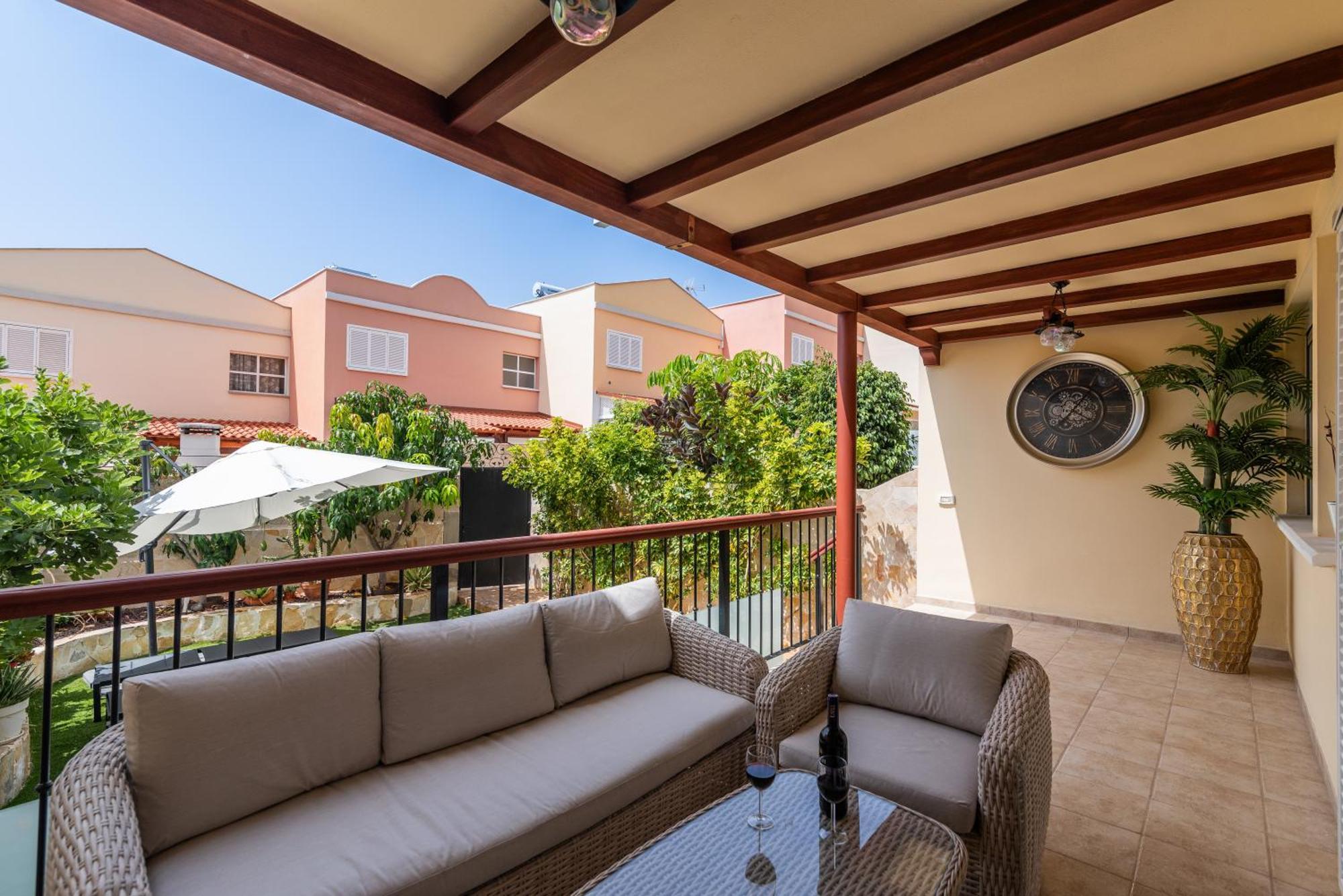Comfortable 4-Bedroom Villa With Private Gardens Costa Adeje  Luaran gambar