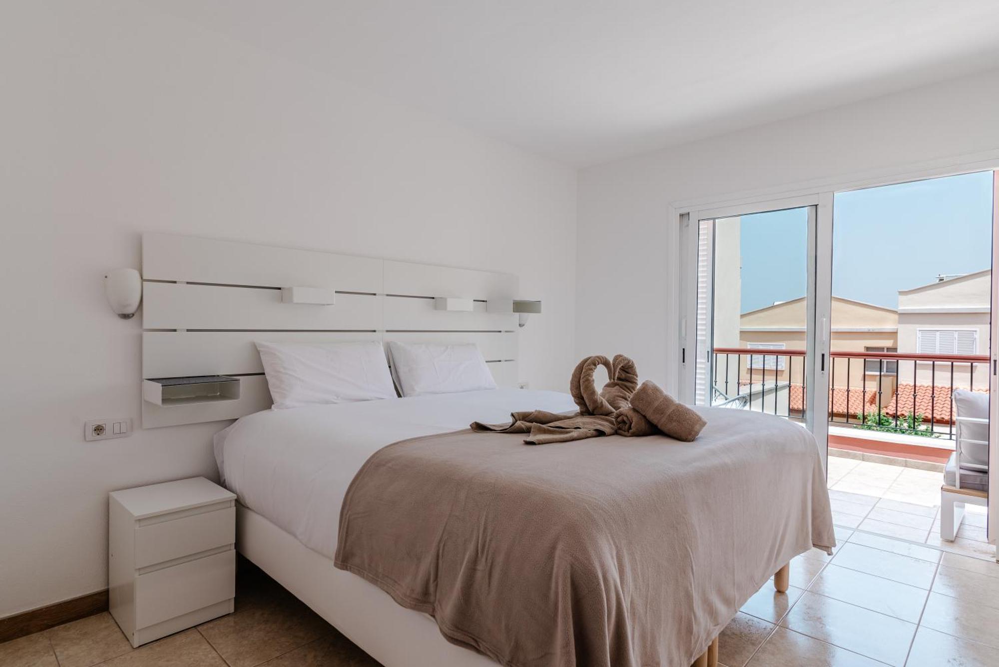 Comfortable 4-Bedroom Villa With Private Gardens Costa Adeje  Luaran gambar