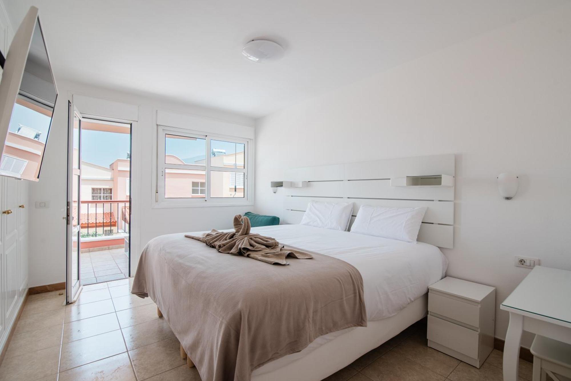 Comfortable 4-Bedroom Villa With Private Gardens Costa Adeje  Luaran gambar