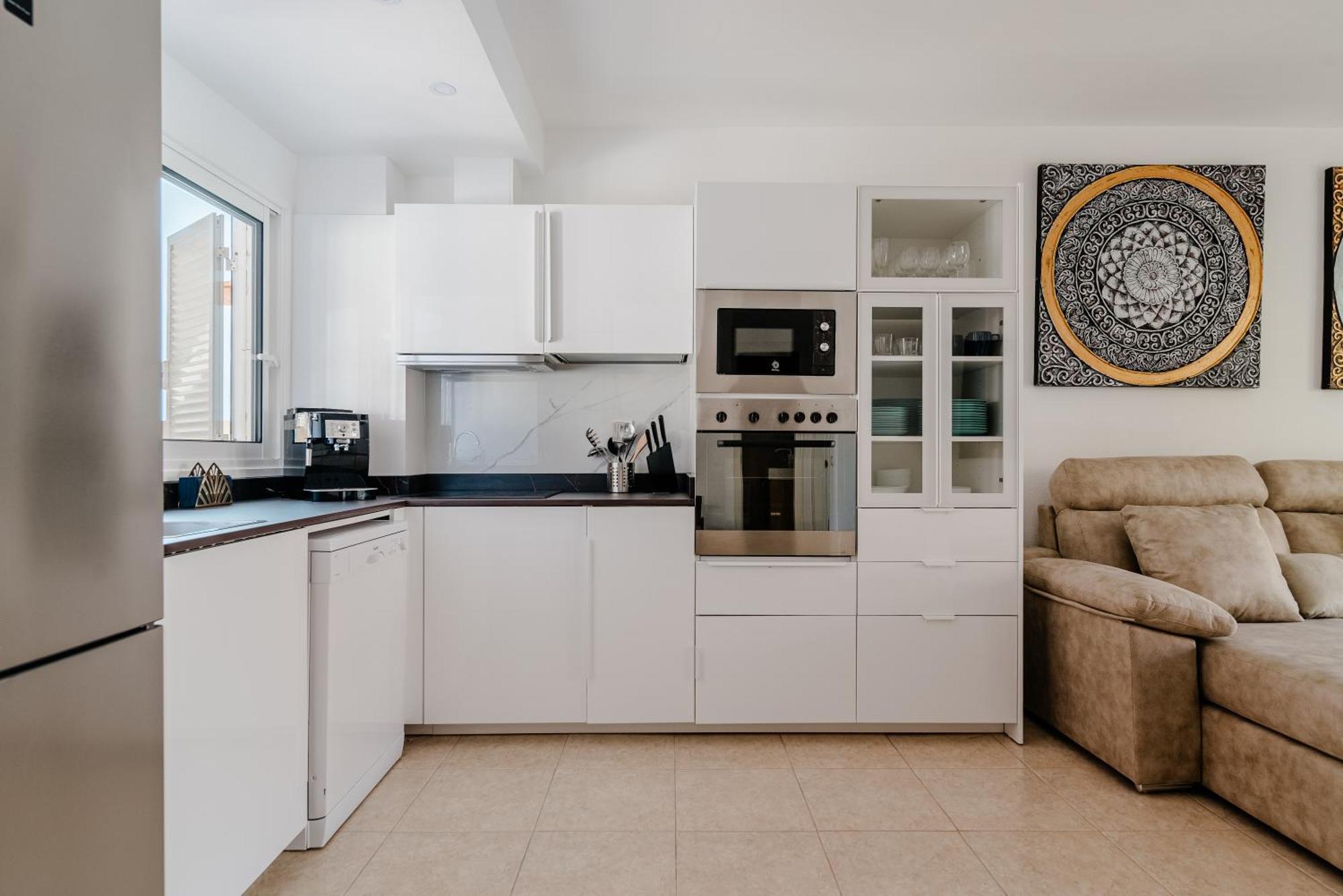 Comfortable 4-Bedroom Villa With Private Gardens Costa Adeje  Luaran gambar