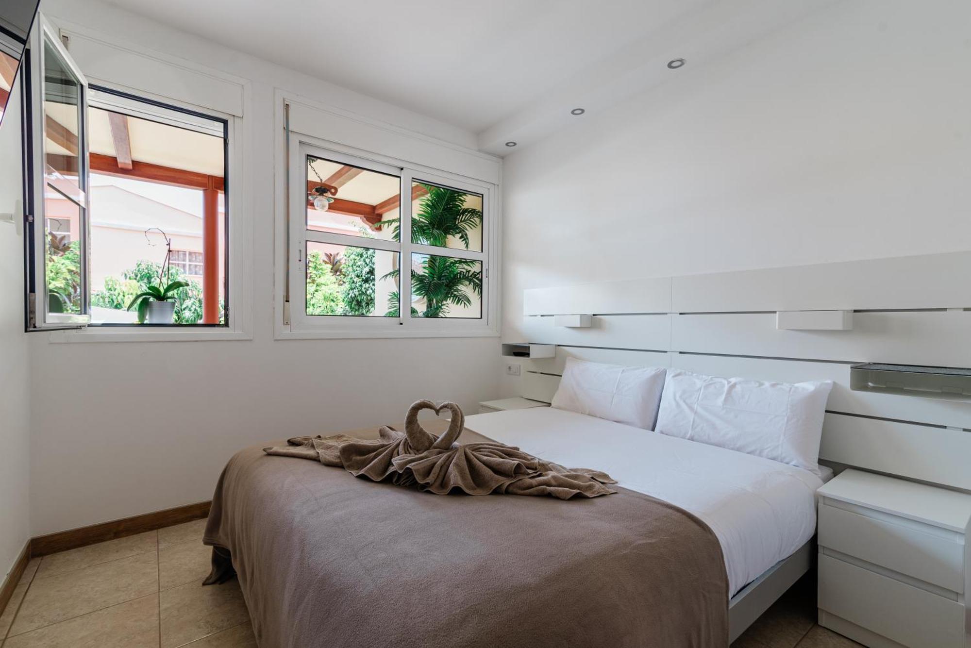 Comfortable 4-Bedroom Villa With Private Gardens Costa Adeje  Luaran gambar
