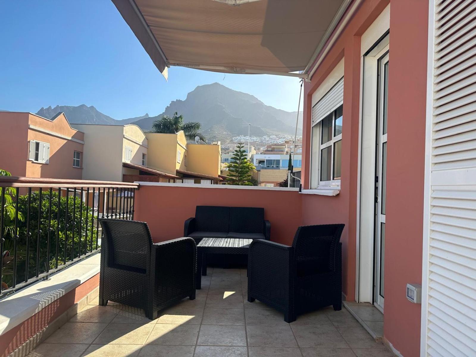 Comfortable 4-Bedroom Villa With Private Gardens Costa Adeje  Luaran gambar